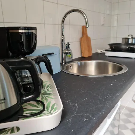 Little Get-a-way אתר קמפינג הלבושלאס